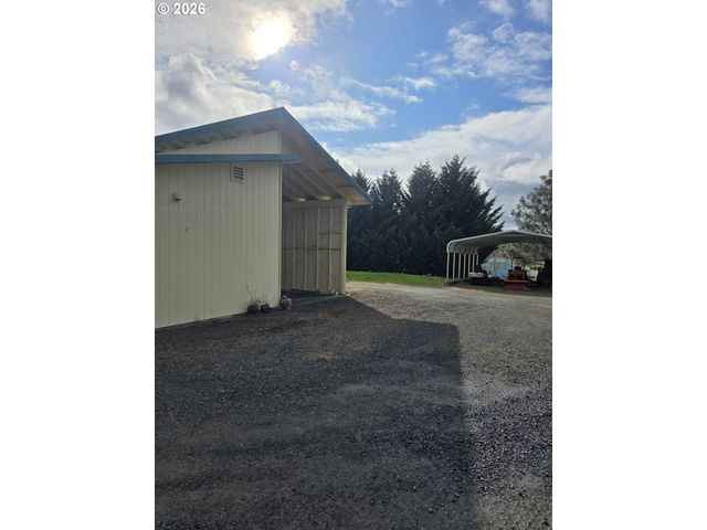 1909 W DUKE Rd, Sutherlin, OR 97479