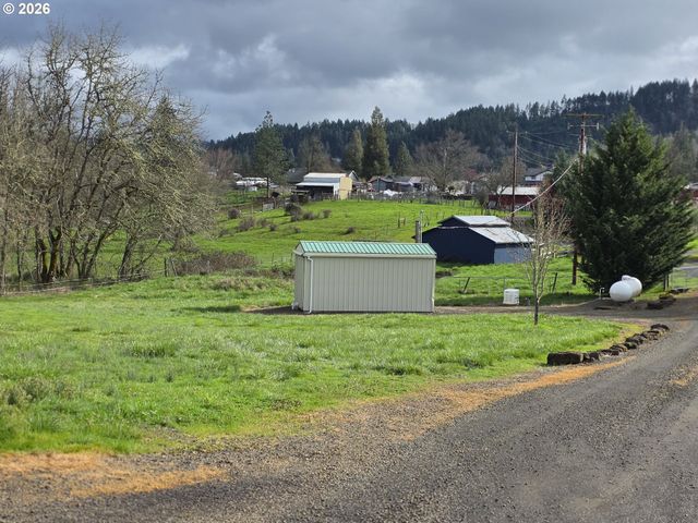 1909 W DUKE Rd, Sutherlin, OR 97479