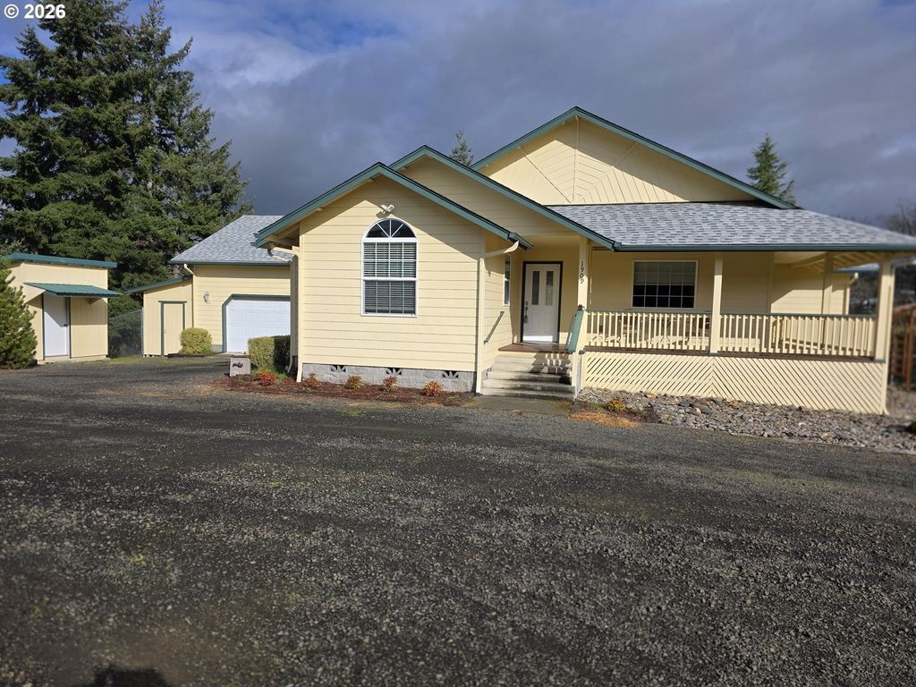 1909 W DUKE Rd, Sutherlin, OR 97479