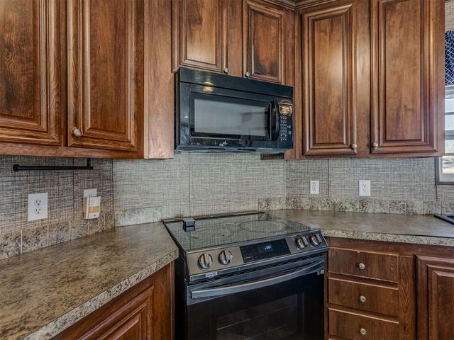 10055 351st St, Blanchard, OK 73010