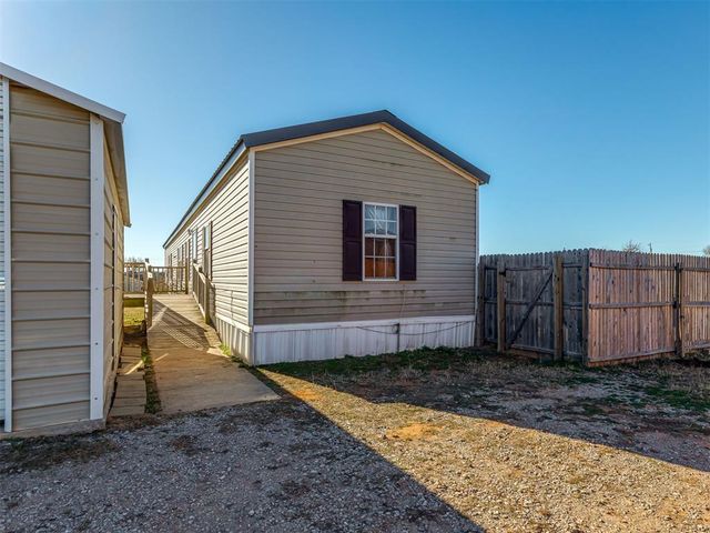 10055 351st St, Blanchard, OK 73010