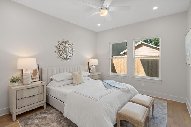 1011 W Cottage Street, Houston, TX 77009