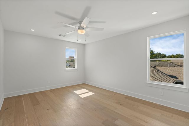 1011 W Cottage Street, Houston, TX 77009