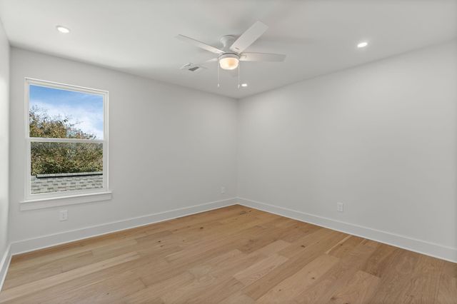 1011 W Cottage Street, Houston, TX 77009