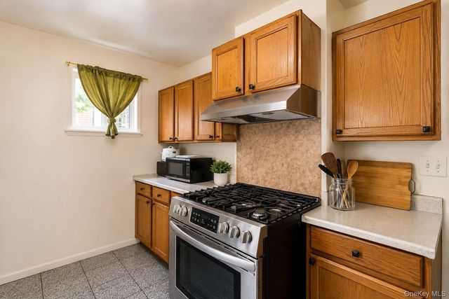 9121 110th Street, Richmond Hill, NY 11418