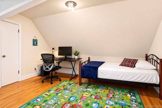 9121 110th Street, Richmond Hill, NY 11418