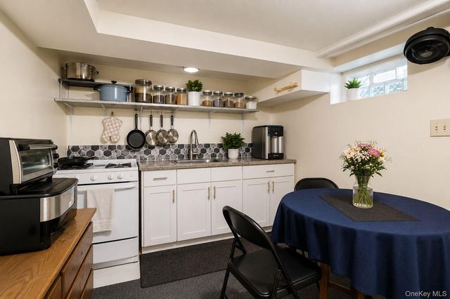 9121 110th Street, Richmond Hill, NY 11418