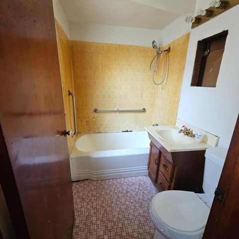 8456 S Damen Avenue, Chicago, IL 60620