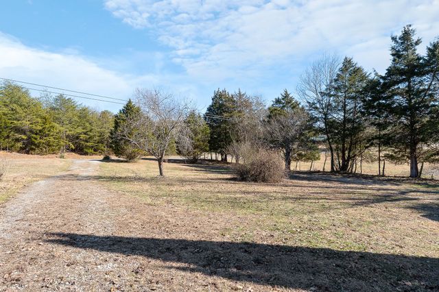 280 Bone Cave Rd, Rock Island, TN 38581