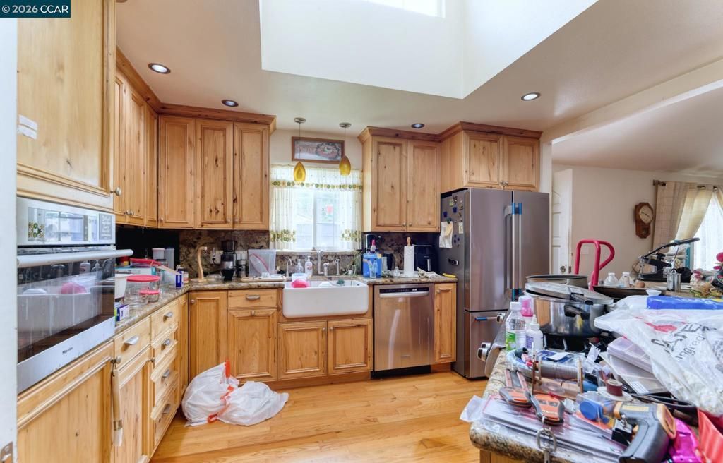 Image 3 of property listing at 457 Gilda Ave, Martinez, CA 94553