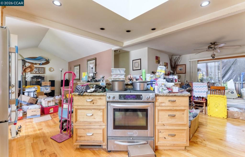 Image 5 of property listing at 457 Gilda Ave, Martinez, CA 94553