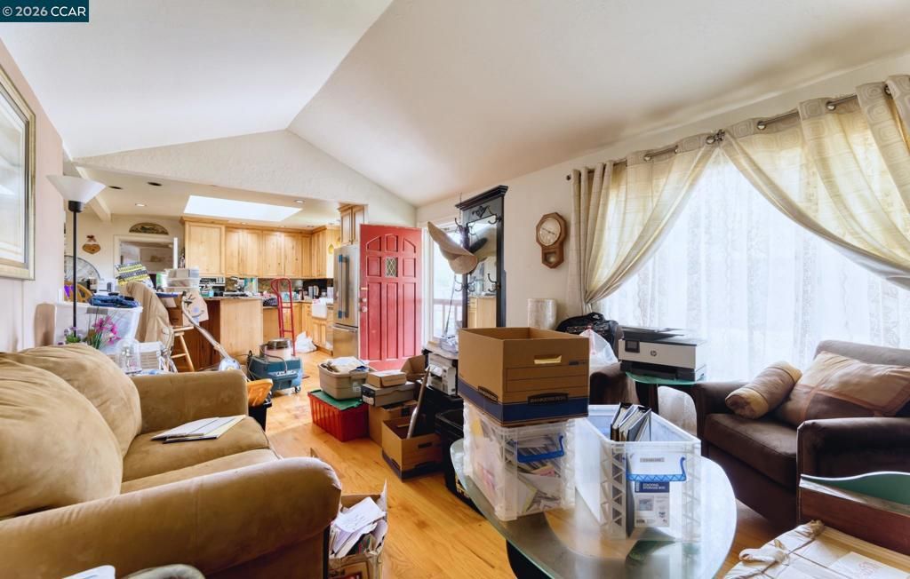 Image 7 of property listing at 457 Gilda Ave, Martinez, CA 94553