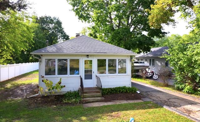 1513 Skinner DRIVE, Twin Lakes, WI 53181