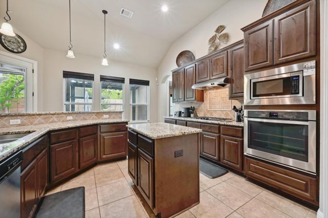 605 River Oaks DR, Austin, TX 78748