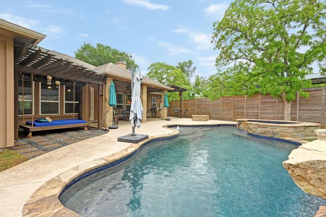 605 River Oaks DR, Austin, TX 78748