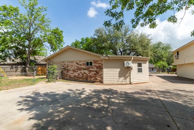 4104 Marsh Street, Bryan, TX 77803