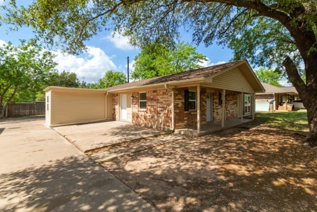 4104 Marsh Street, Bryan, TX 77803