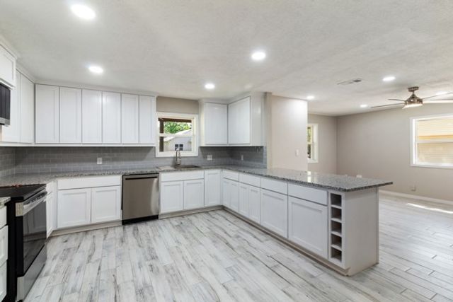 4104 Marsh Street, Bryan, TX 77803