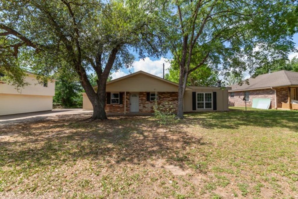 4104 Marsh Street, Bryan, TX 77803