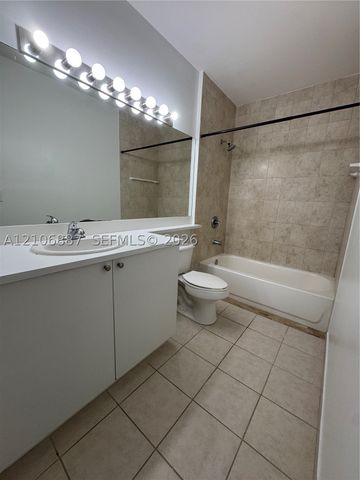 7950 N Nob Hill Rd 202, Tamarac, FL 33321
