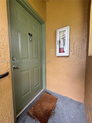7950 N Nob Hill Rd 202, Tamarac, FL 33321