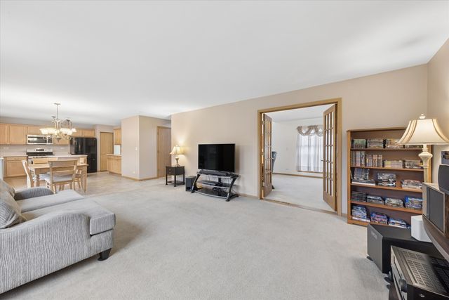 521 Waterford Drive, Oswego, IL 60543