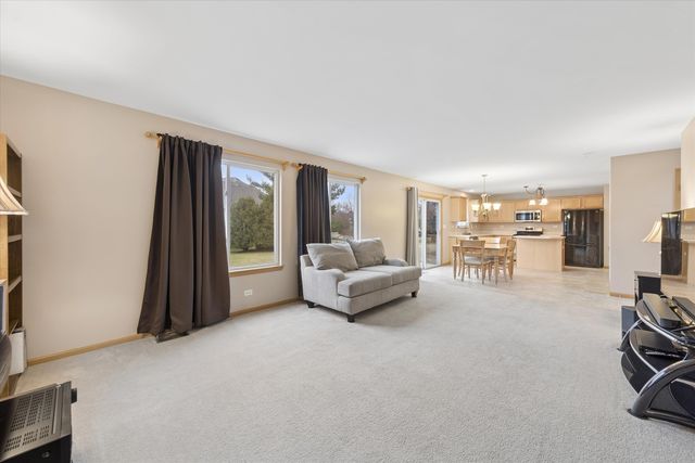 521 Waterford Drive, Oswego, IL 60543