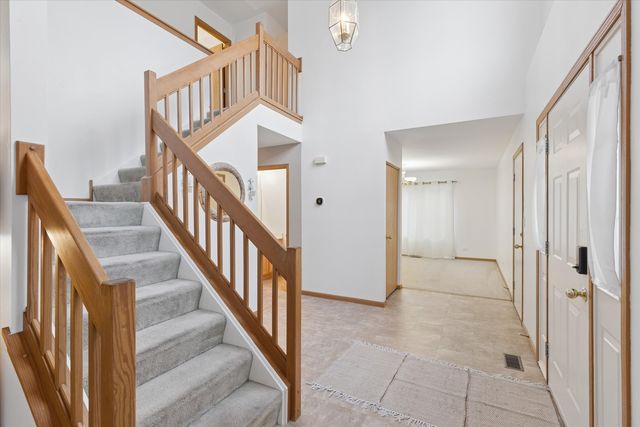 521 Waterford Drive, Oswego, IL 60543