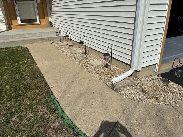 521 Waterford Drive, Oswego, IL 60543