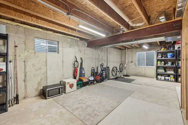 521 Waterford Drive, Oswego, IL 60543