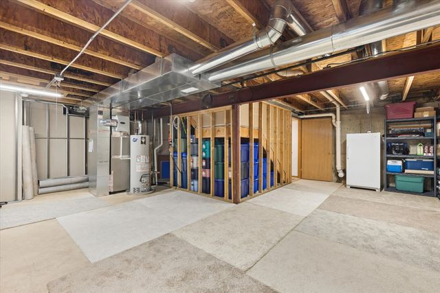 521 Waterford Drive, Oswego, IL 60543