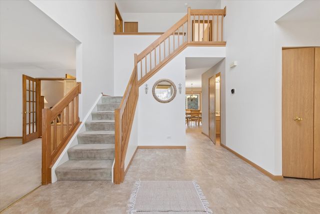 521 Waterford Drive, Oswego, IL 60543