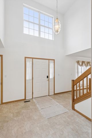 521 Waterford Drive, Oswego, IL 60543