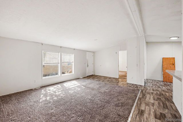 29656 Jamestown Dr, Chesterfield Township, MI 48051