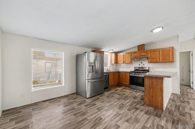 29656 Jamestown Dr, Chesterfield Township, MI 48051