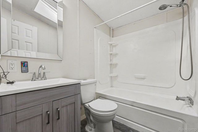 29656 Jamestown Dr, Chesterfield Township, MI 48051