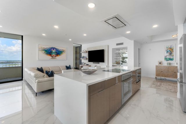 5280 N OCEAN Drive 16E, Singer Island, FL 33404