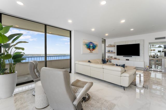 5280 N OCEAN Drive 16E, Singer Island, FL 33404