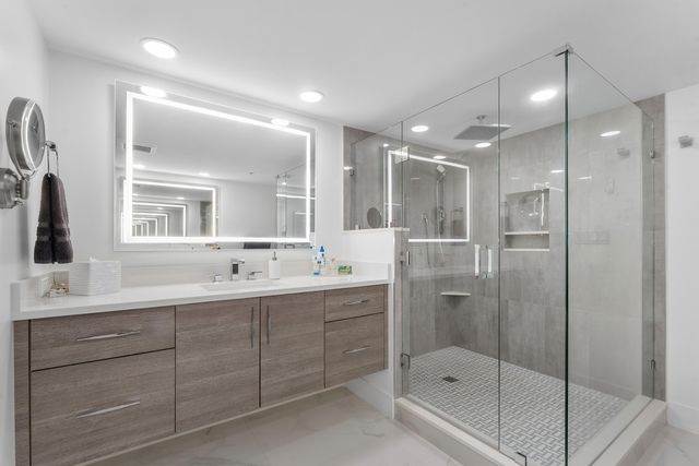 5280 N OCEAN Drive 16E, Singer Island, FL 33404
