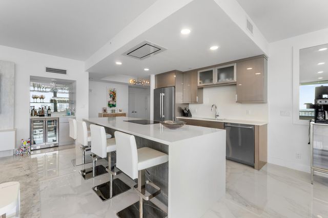 5280 N OCEAN Drive 16E, Singer Island, FL 33404