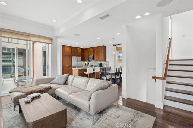 417 Poinsettia Avenue, Corona Del Mar, CA 92625