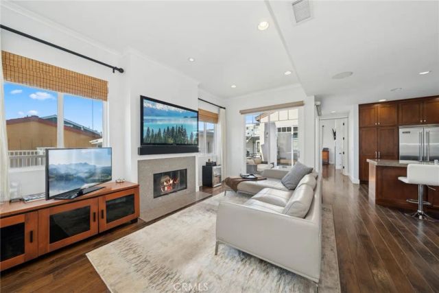 417 Poinsettia Avenue, Corona Del Mar, CA 92625