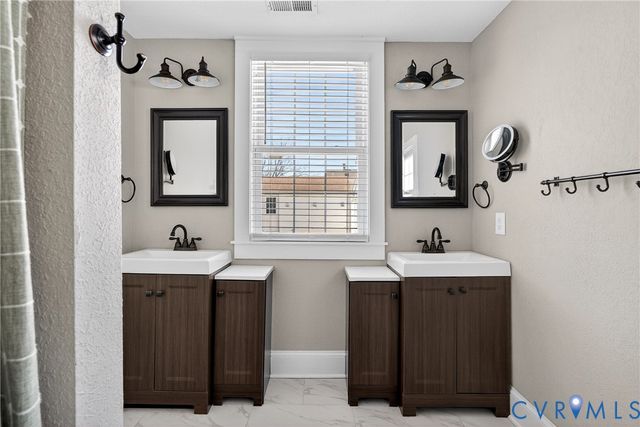 621 Lee St, West Point, VA 23181