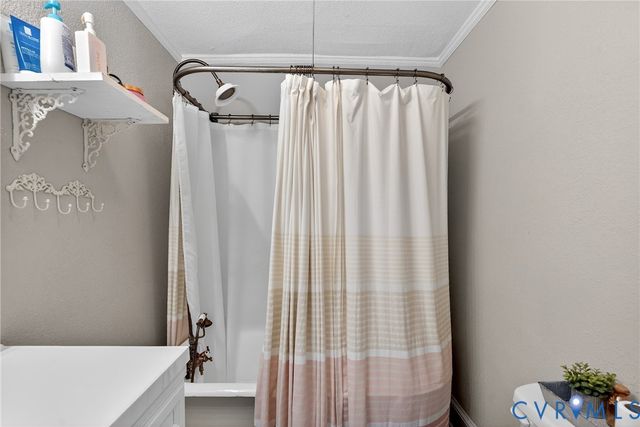 621 Lee St, West Point, VA 23181