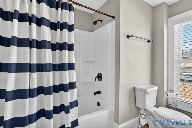 621 Lee St, West Point, VA 23181