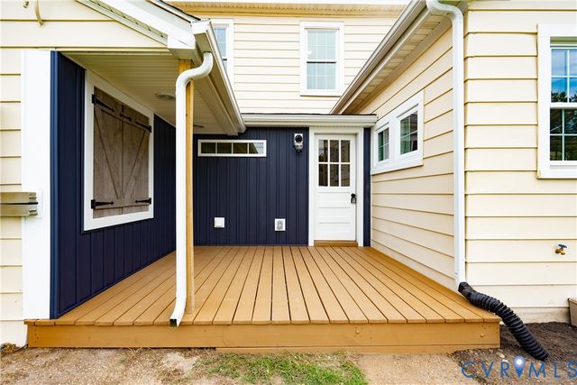 621 Lee St, West Point, VA 23181