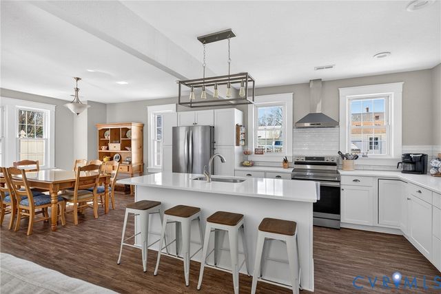 621 Lee St, West Point, VA 23181