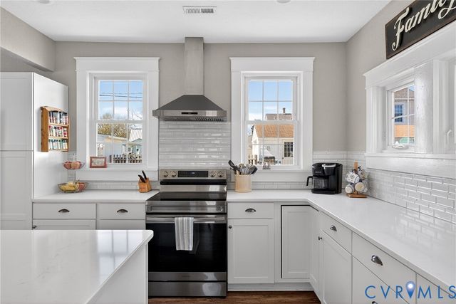 621 Lee St, West Point, VA 23181