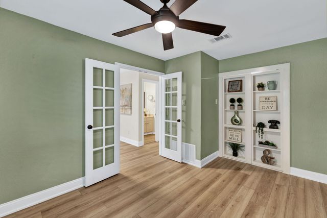 2000 Lavaca, Carrollton, TX 75010