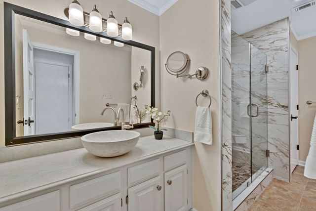 2000 Lavaca, Carrollton, TX 75010